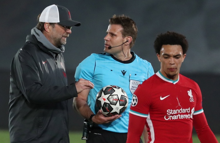 踩脚轻伤却致掘金体系崩塌，约基奇步履艰难休战至少4周