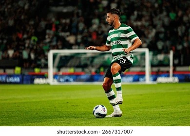 镜报：曼联8将缺席对阵伊镇，阿莫林面临危机